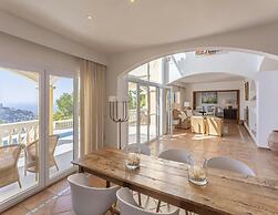 Lavish Villa With Saltwater Pool