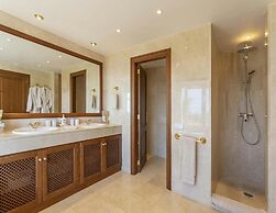 Lavish Villa With Saltwater Pool