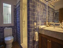 Lavish Villa With Saltwater Pool