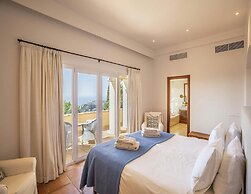 Lavish Villa With Saltwater Pool