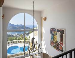 Lavish Villa With Saltwater Pool