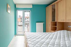 Comfy City Stay Near Sea