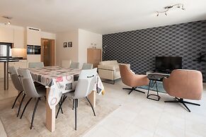 Comfy City Stay Near Sea