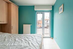 Comfy City Stay Near Sea