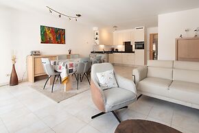 Comfy City Stay Near Sea