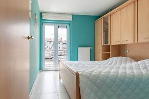 Comfy City Stay Near Sea