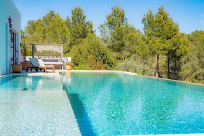 Countryside Villa With Pool