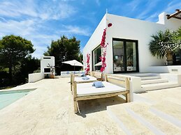 Countryside Villa With Pool