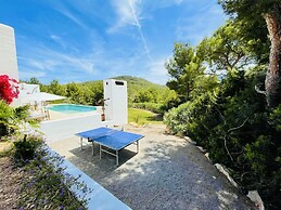 Countryside Villa With Pool