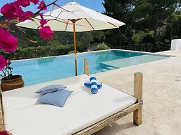 Countryside Villa With Pool