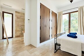 Countryside Villa With Pool