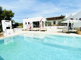 Countryside Villa With Pool