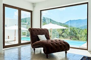 Countryside Villa With Pool