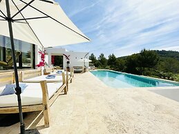 Countryside Villa With Pool