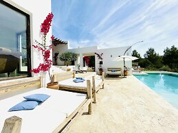 Countryside Villa With Pool