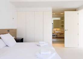 Stylish Villa With Infinity Pool