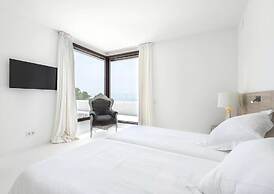 Stylish Villa With Infinity Pool