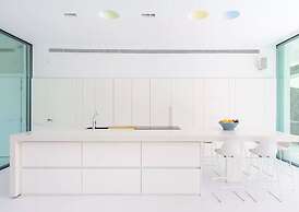 Stylish Villa With Infinity Pool