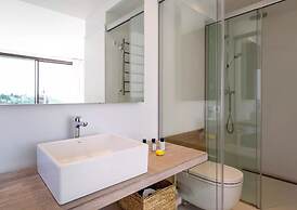 Stylish Villa With Infinity Pool