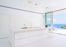 Stylish Villa With Infinity Pool