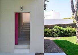 Stylish Villa With Infinity Pool