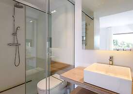 Stylish Villa With Infinity Pool