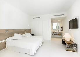 Stylish Villa With Infinity Pool