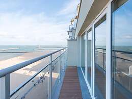 Tasteful Apartment Near the Beach