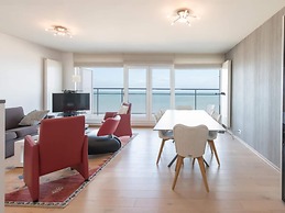 Tasteful Apartment Near the Beach
