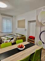 Happy Days! Cozy Roma Retreat Private Apartment in Heart of the City