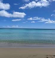 Villa Francoise - 4 Bedroom Beachfront w Pool
