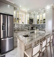 Villa Francoise - 4 Bedroom Beachfront w Pool