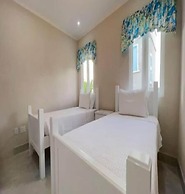 Villa Francoise - 4 Bedroom Beachfront w Pool