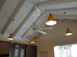 Je Suis Jamaica - 4 B R Beachfront Villa w Staff