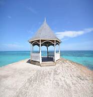 Je Suis Jamaica - 4 B R Beachfront Villa w Staff