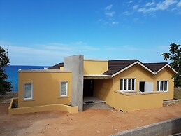 Je Suis Jamaica - 4 B R Beachfront Villa w Staff