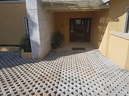 Je Suis Jamaica - 4 B R Beachfront Villa w Staff