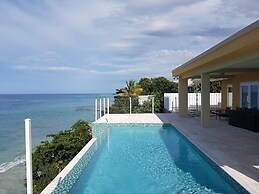 Je Suis Jamaica - 4 B R Beachfront Villa w Staff