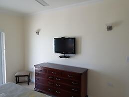 Je Suis Jamaica - 4 B R Beachfront Villa w Staff