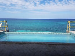 Je Suis Jamaica - 4 B R Beachfront Villa w Staff
