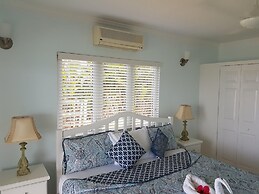 Je Suis Jamaica - 4 B R Beachfront Villa w Staff