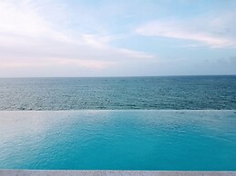 Je Suis Jamaica - 4 B R Beachfront Villa w Staff