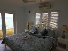 Je Suis Jamaica - 4 B R Beachfront Villa w Staff