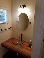 Je Suis Jamaica - 4 B R Beachfront Villa w Staff