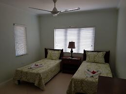 Je Suis Jamaica - 4 B R Beachfront Villa w Staff