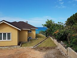 Je Suis Jamaica - 4 B R Beachfront Villa w Staff