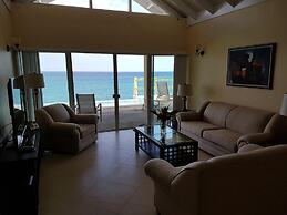 Je Suis Jamaica - 4 B R Beachfront Villa w Staff