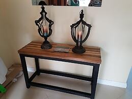 Je Suis Jamaica - 4 B R Beachfront Villa w Staff