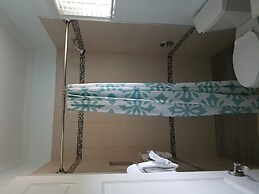 Je Suis Jamaica - 4 B R Beachfront Villa w Staff