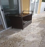 Je Suis Jamaica - 4 B R Beachfront Villa w Staff